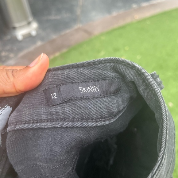 Women’s black jeans w bilateral side floral design by Seven 7 - Picture 5 of 5